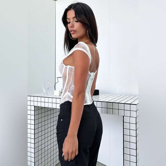 NWT - Lioness Some Like It Hot Lace Corset in Ghost White - Size S - Picture 8 of 8